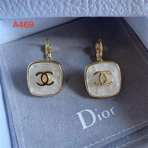 aretes chanel letras precio